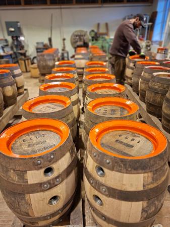 Reparatur der Holzfässer