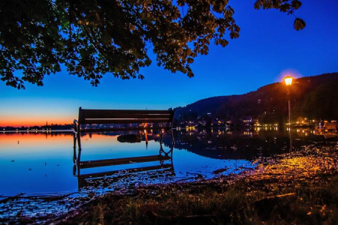 Einsames Bankerl im Schliersee